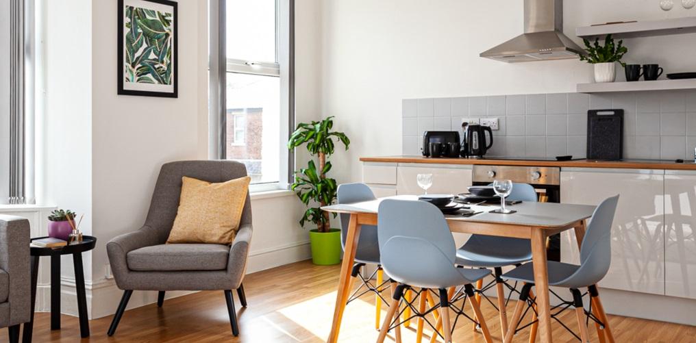 Banner: modern fresh open plan lounge and kitchen Modern fresh open plan lounge and kitchen