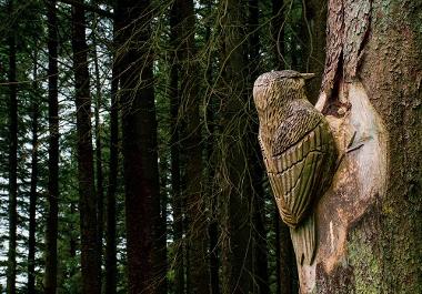 Bird sculpture