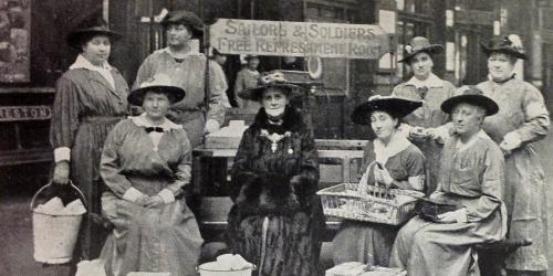 Black and white posed photo of women gathered at the Sailors and Soldiers Free Buffet in Preston.