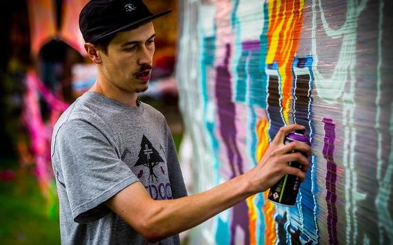 Lancashire Encounter artist spray painting